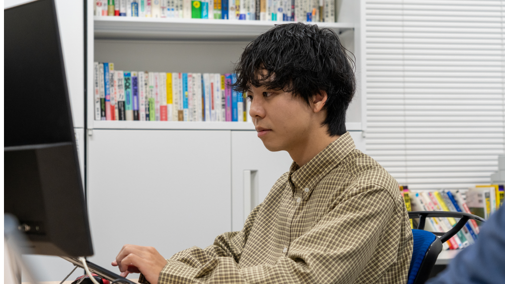 作業中の社員の写真